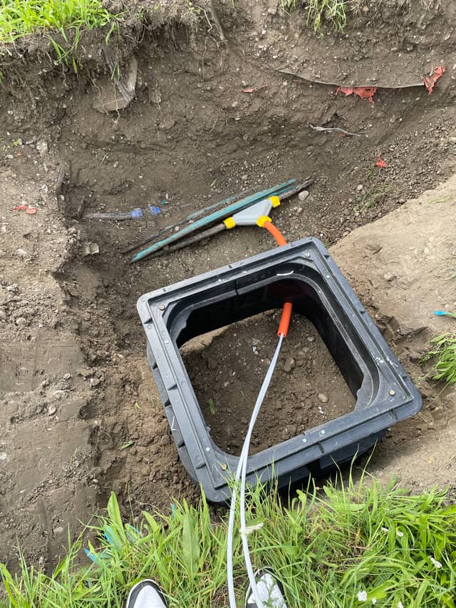 Osadenie šachty a vybočenie mikrotrubičky T